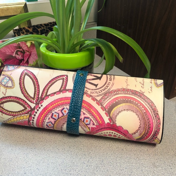 SOLD 💰Nicole Lee Magazine Style Clutch - Picture 6 of 6